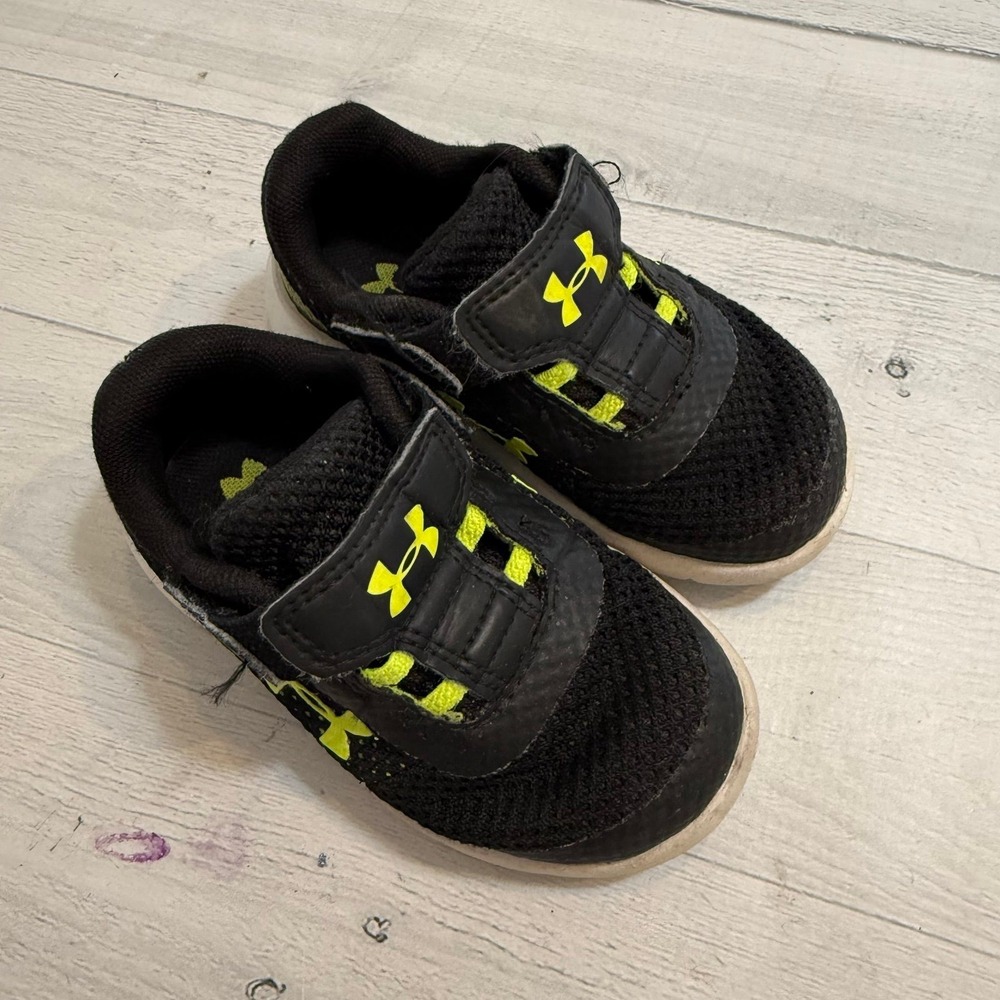 Under armour toddler athletic shoes black yellow size 5